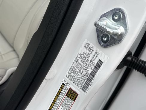 Certified 2025 Acura RDX SH-AWD image 32