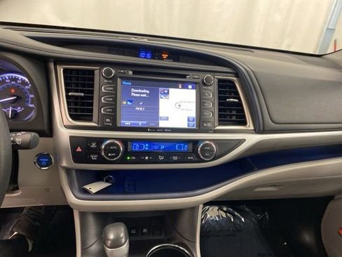 Used 2019 Toyota Highlander Limited Platinum AWD/4WD image 21