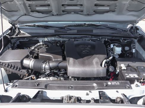 Used 2019 Toyota Tacoma TRD Sport image 11