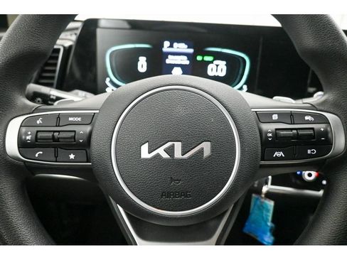 Used 2023 Kia Sportage LX image 11