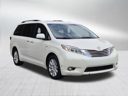 Used 2017 Toyota Sienna Limited AWD/4WD image 7