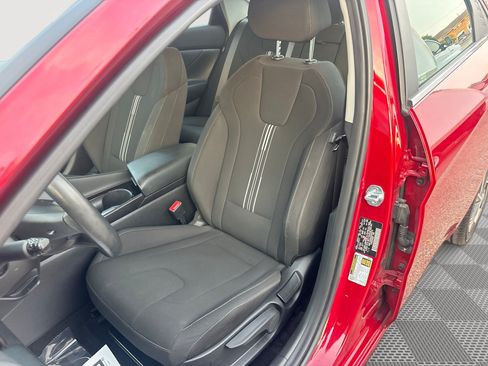 Used 2025 Hyundai Elantra SEL FWD image 13