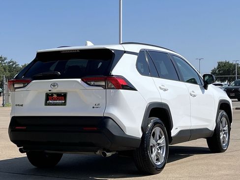 Used 2025 Toyota RAV4 LE AWD/4WD image 4