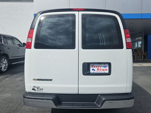 Used 2025 Chevrolet Express 2500 w/ Driver Convenience Package RWD image 7