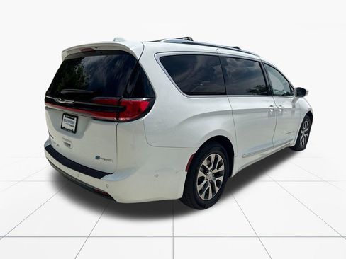 Used 2022 Chrysler Pacifica Pinnacle FWD image 8