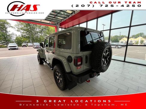 Used 2023 Jeep Wrangler Unlimited Rubicon w/ Cold Weather Group AWD/4WD image 3