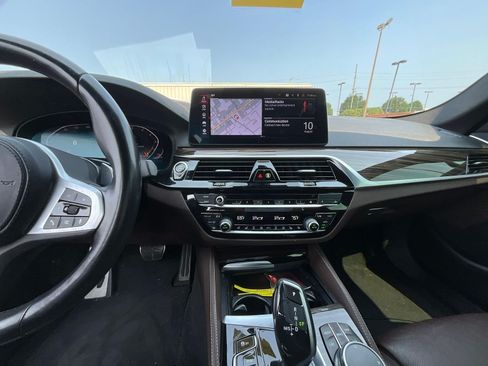 Used 2022 BMW 530i xDrive w/ M Sport Package AWD/4WD image 9