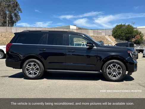 Used 2025 Ford Expedition Active RWD image 8
