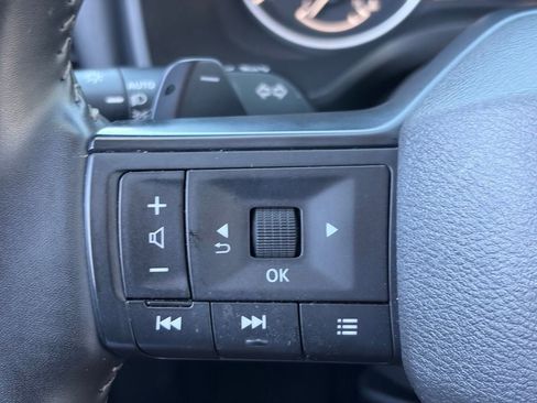 Certified 2025 Nissan Rogue SV FWD image 26