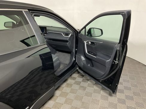 Used 2021 Toyota RAV4 LE image 33