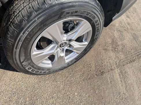 Used 2025 Toyota RAV4 XLE image 32