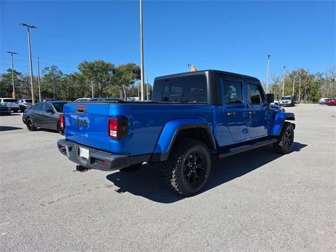 Used 2022 Jeep Gladiator Sport image 3