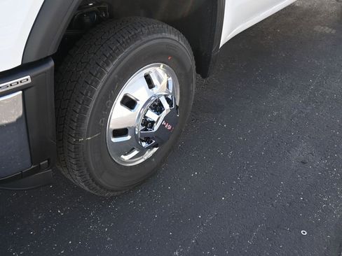 New 2026 GMC Sierra 3500 SLE w/ SLE Value Package image 14