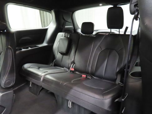 Used 2025 Chrysler Pacifica Select FWD image 14