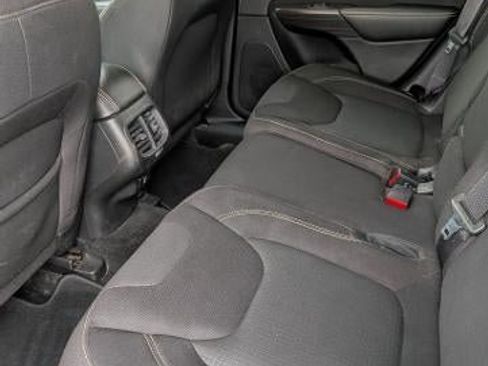 Used 2016 Jeep Cherokee Latitude image 10