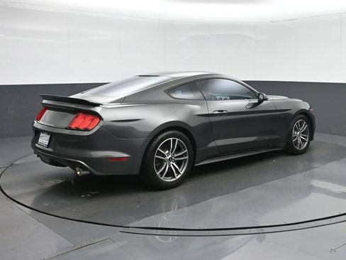 Used 2017 Ford Mustang GT RWD image 7