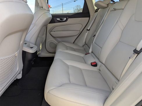 Used 2024 Volvo XC60 B5 Core image 17