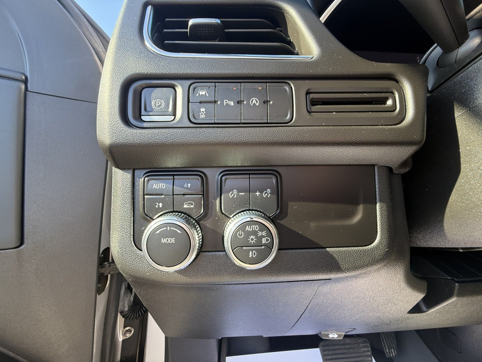 Used 2023 GMC Yukon SLT AWD/4WD image 21