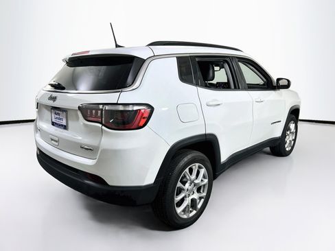Used 2022 Jeep Compass Latitude AWD/4WD image 5