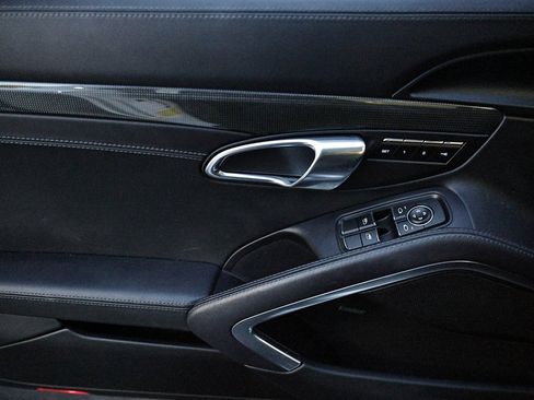 Certified 2019 Porsche 911 Carrera 4S image 15