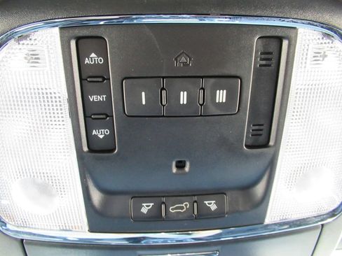 Used 2015 Dodge Durango R/T w/ Technology Group AWD/4WD image 31