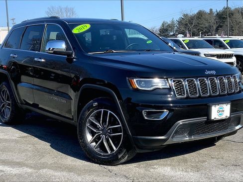 Used 2019 Jeep Grand Cherokee Limited w/ Luxury Group II image 2