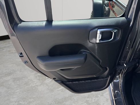 Used 2024 Jeep Wrangler Willys image 17