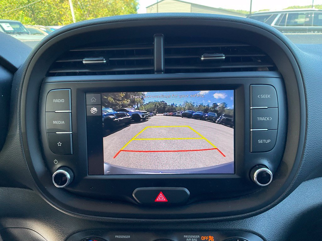 Used 2025 Kia Soul LX w/ LX Technology Package FWD image 18