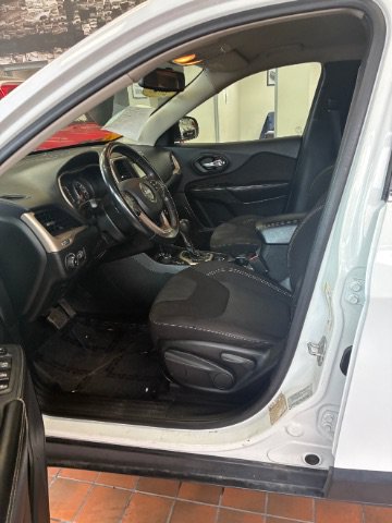 Used 2015 Jeep Cherokee Latitude AWD/4WD image 16