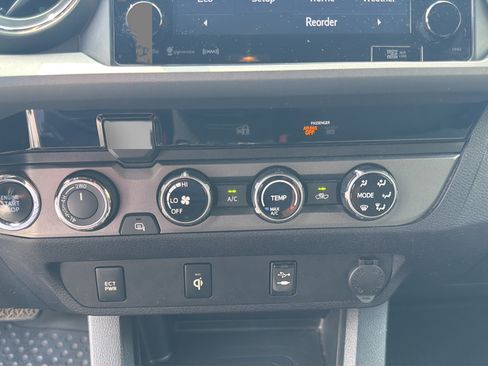 Used 2016 Toyota Tacoma TRD Sport w/ Towing Package AWD/4WD image 26
