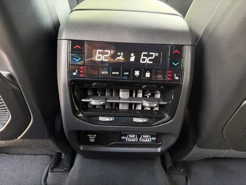 Certified 2023 Jeep Grand Cherokee Overland w/ Luxury Tech Group IV AWD/4WD image 15