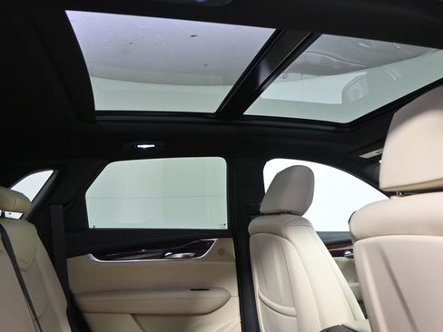 Used 2018 Cadillac XT5 Premium Luxury AWD/4WD image 17