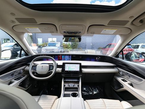 Certified 2025 Lincoln Nautilus Reserve AWD/4WD image 26