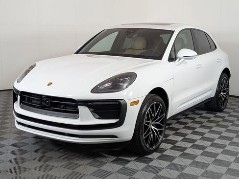 Used 2025 Porsche Macan image 1