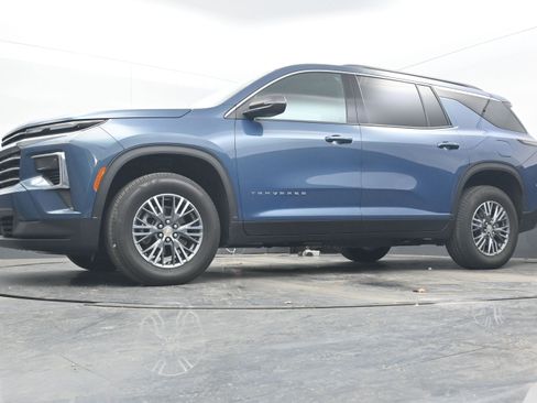 Used 2025 Chevrolet Traverse LT image 27