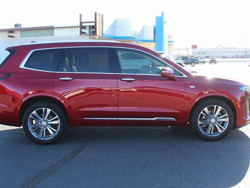 Used 2023 Cadillac XT6 Premium Luxury w/ Technology Package image 2