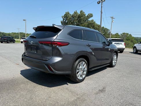 Used 2021 Toyota Highlander Limited FWD image 7