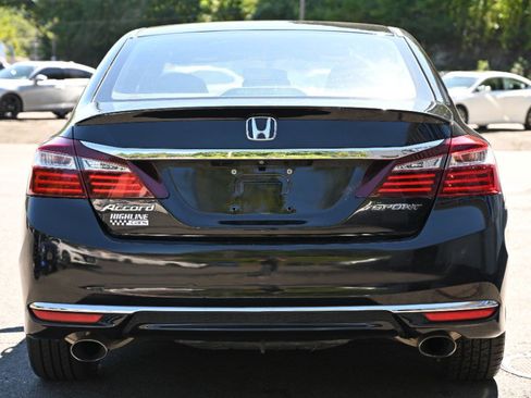 Used 2017 Honda Accord Sport image 5