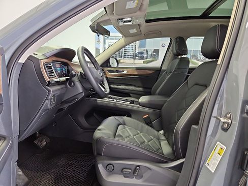 Used 2026 Volkswagen Atlas SE FWD image 16