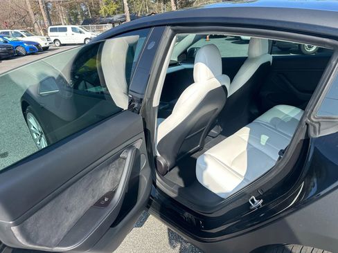 Used 2022 Tesla Model 3 Standard Range image 19