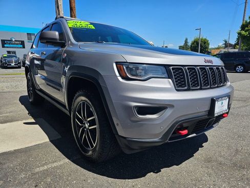 Used 2017 Jeep Grand Cherokee Trailhawk w/ Trailhawk Luxury Group AWD/4WD image 6