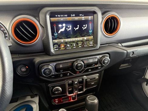Used 2022 Jeep Gladiator Mojave w/ Trailer Tow Package AWD/4WD image 4