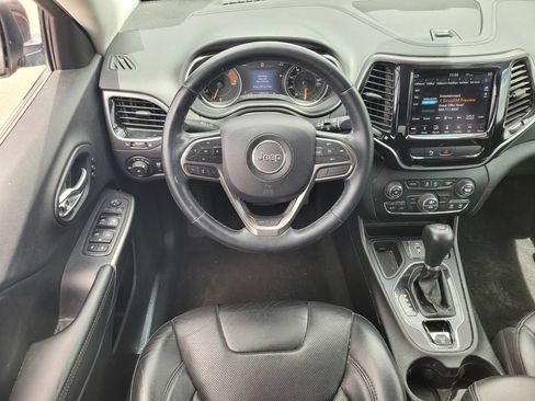 Used 2019 Jeep Cherokee Limited w/ Luxury Group FWD image 11