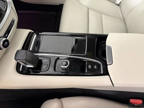 Used 2024 Volvo S60 T8 Ultimate w/ Climate Package image 30