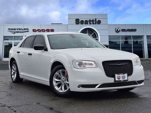Used 2023 Chrysler 300 Touring image 1