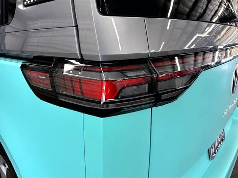 Used 2025 Volkswagen ID. Buzz Pro S RWD image 23