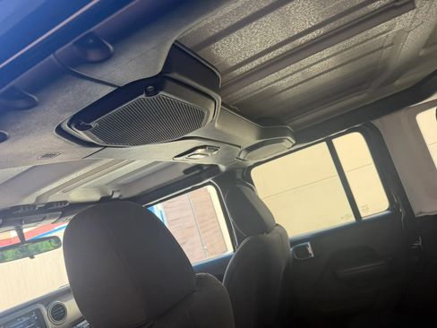 Used 2019 Jeep Wrangler Unlimited Sport S AWD/4WD image 17