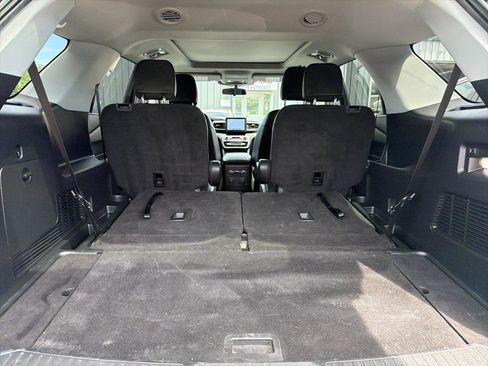 Used 2022 Ford Explorer XLT w/ Equipment Group 202A AWD/4WD image 13