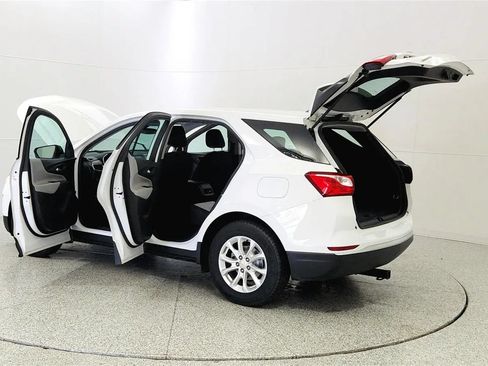 Used 2018 Chevrolet Equinox LS FWD image 11