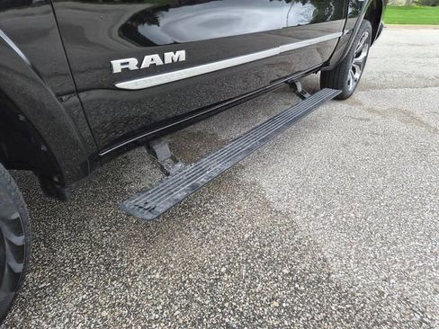 Used 2024 RAM 1500 Limited AWD/4WD image 2